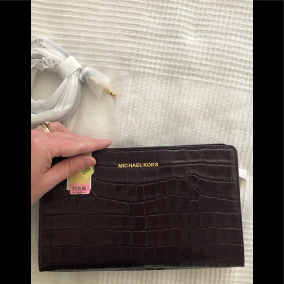 Crocodile embossed large cross body clutch - Picture 4 of 4